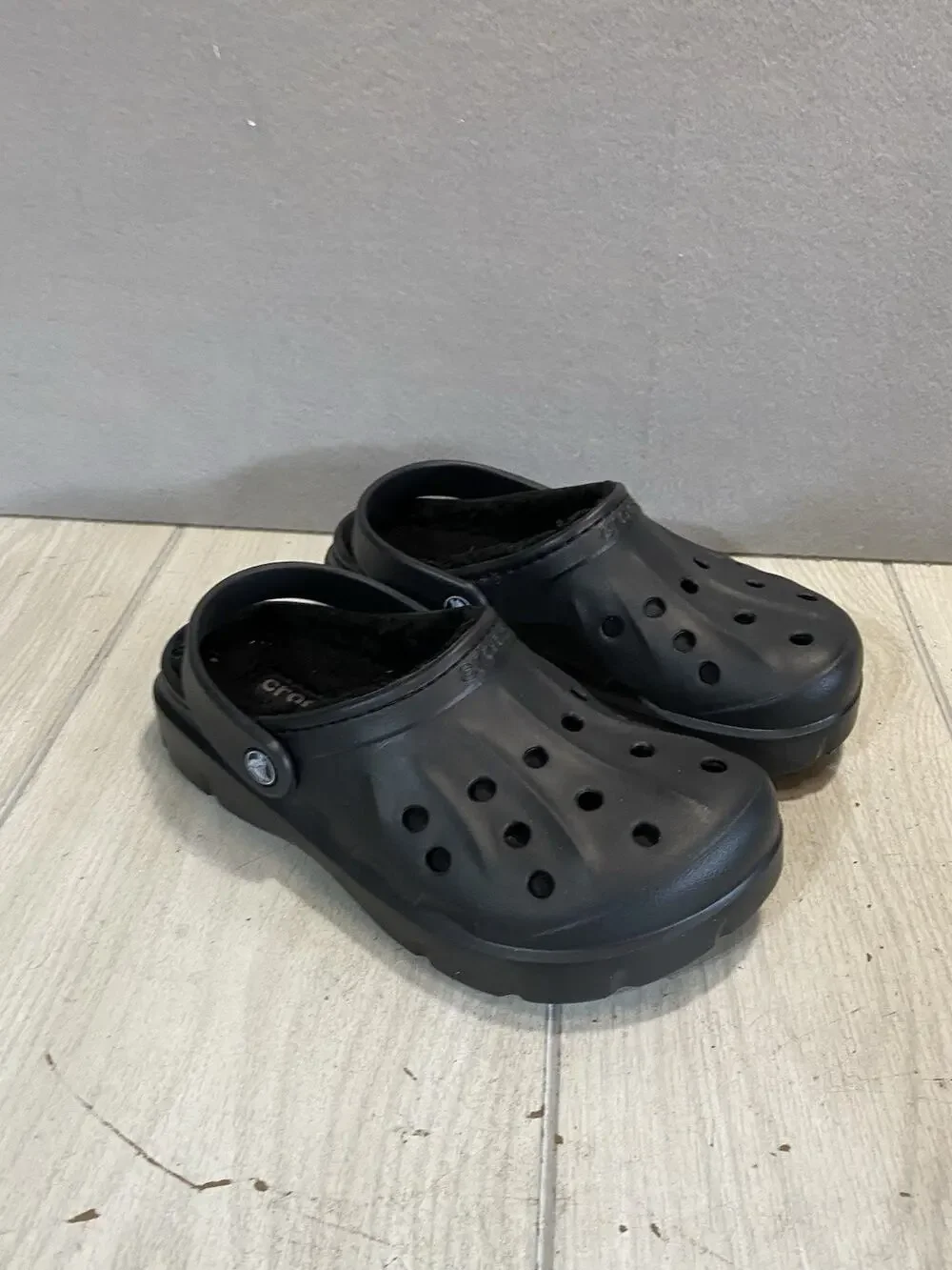 Crocs Fur Lined Slip On With Strap/Unisex/Black/Sz M6, W8 Dual Action Comfort